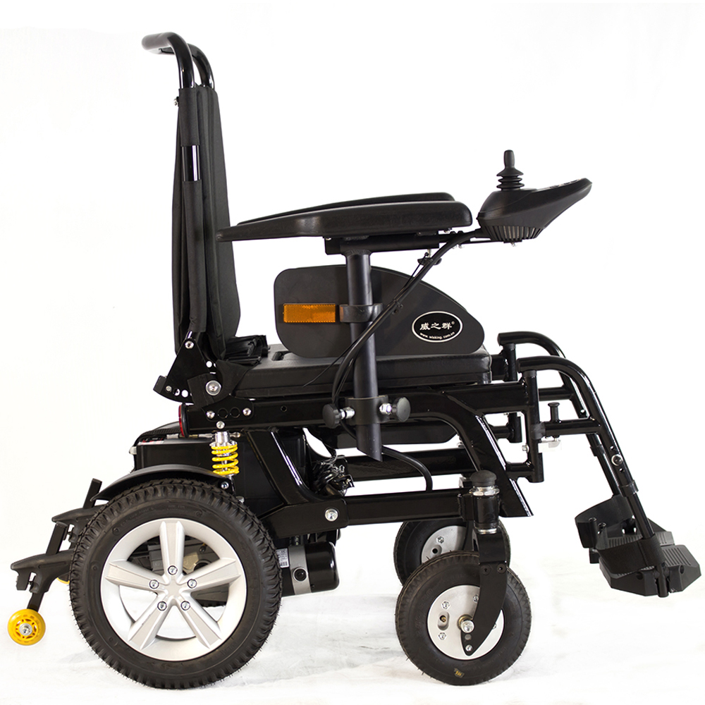 sedia a rotelle elettrica per disabili in gita con batteria al piombo
